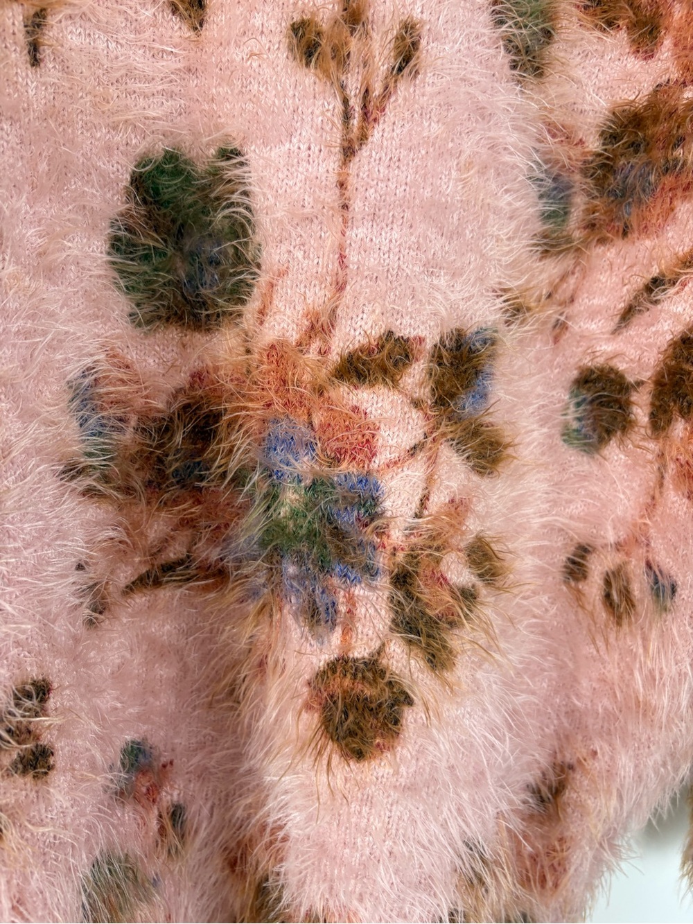 Urban Outfitters Women's Oversized Floral Fuzzy Soft V-Neck Sweater Size XS - Picture 6 of 13